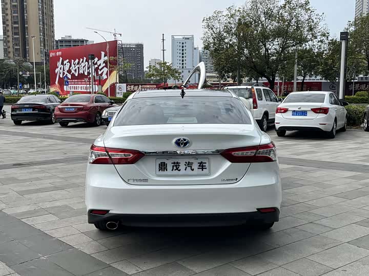 Фото 5 - Toyota Camry