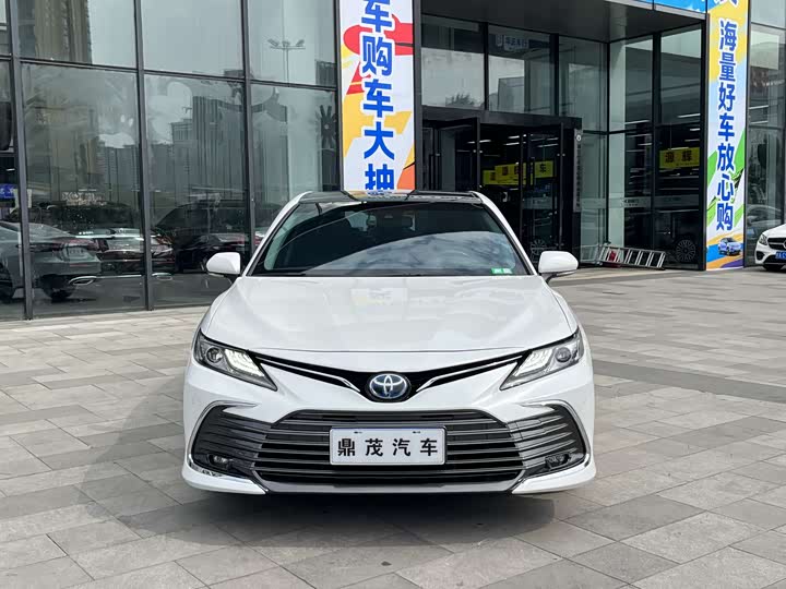 Фото 7 - Toyota Camry