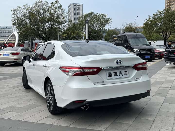 Фото 9 - Toyota Camry