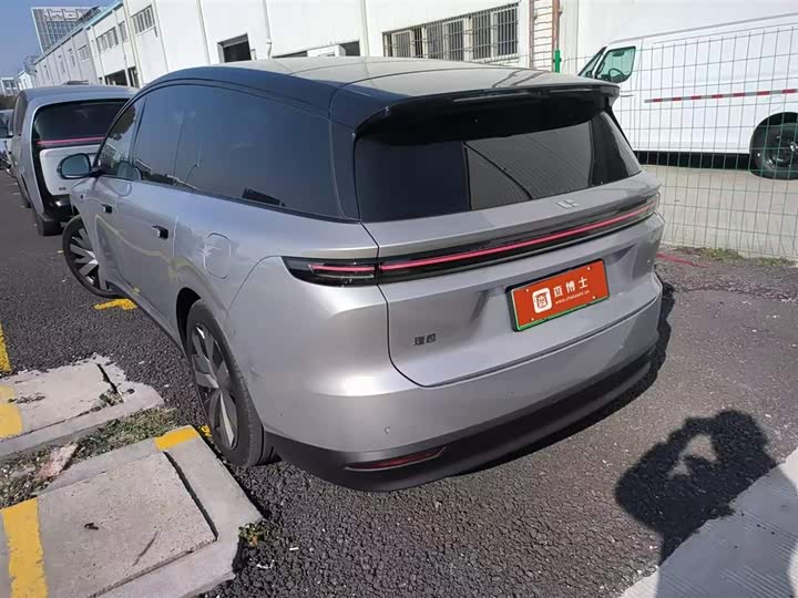 Фото 8 - LiXiang i8