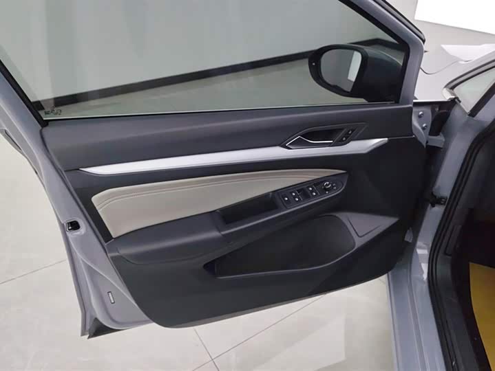 Фото 7 - Volkswagen Golf