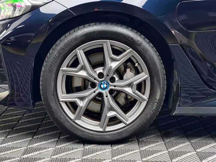 Фото 8 - BMW i3