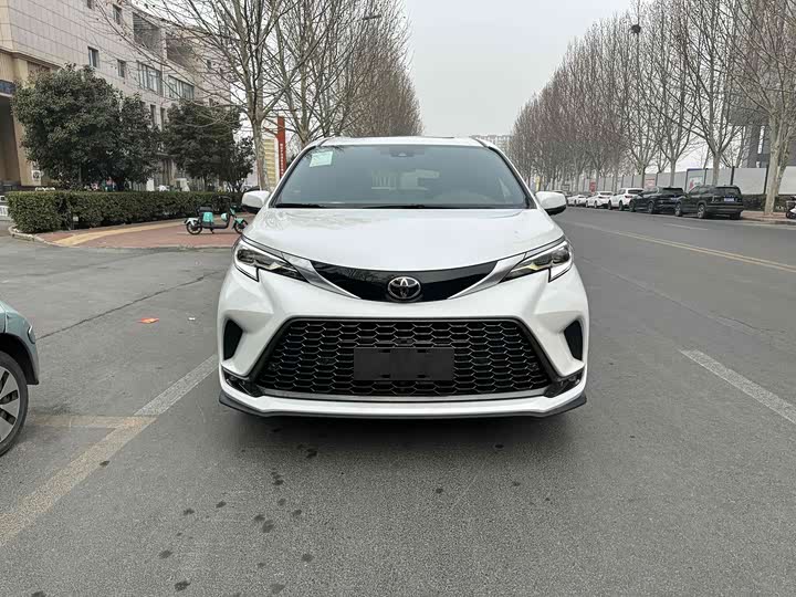 Фото 2 - Toyota Granvia