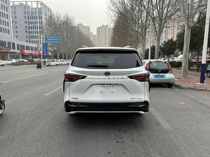 Фото 5 - Toyota Granvia