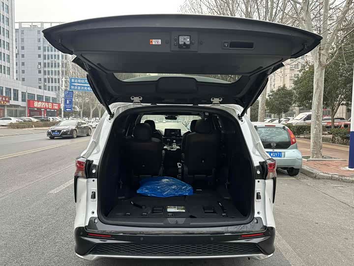 Фото 6 - Toyota Granvia