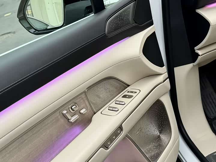 Фото 7 - Nio ES8