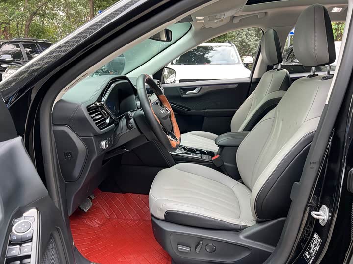 Фото 8 - Ford Escape