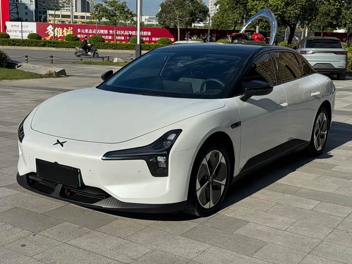 Фото 1 - XPeng Mona M03