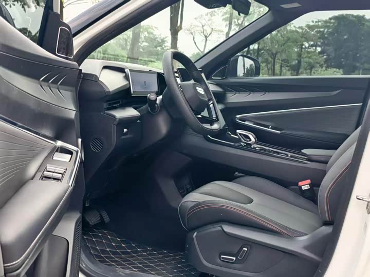 Фото 9 - Geely Atlas