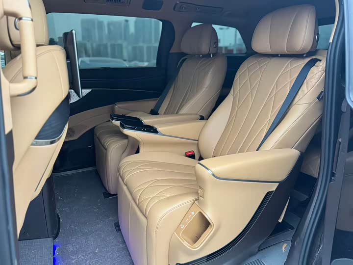 Фото 5 - Denza D9