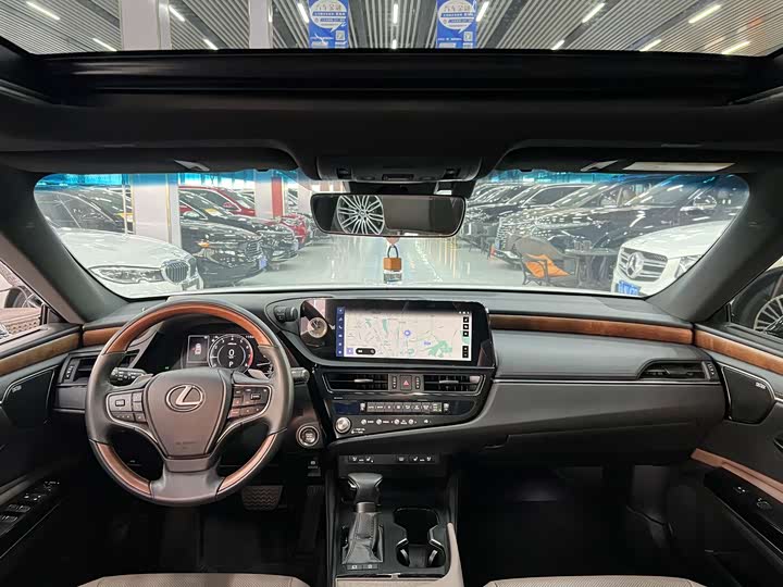 Фото 5 - Lexus ES