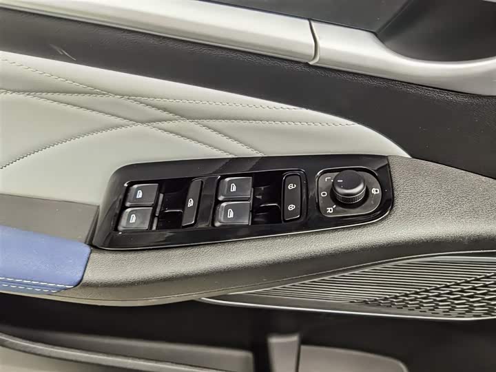 Фото 9 - Geely Emgrand