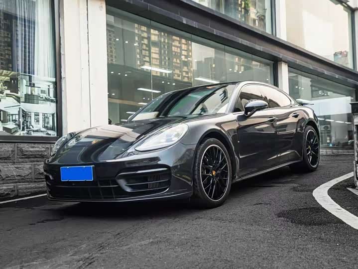 Фото 1 - Porsche Panamera