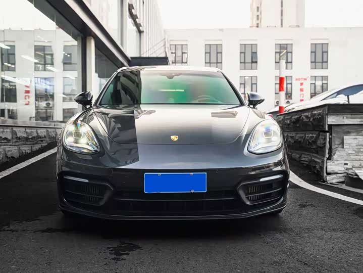 Фото 2 - Porsche Panamera