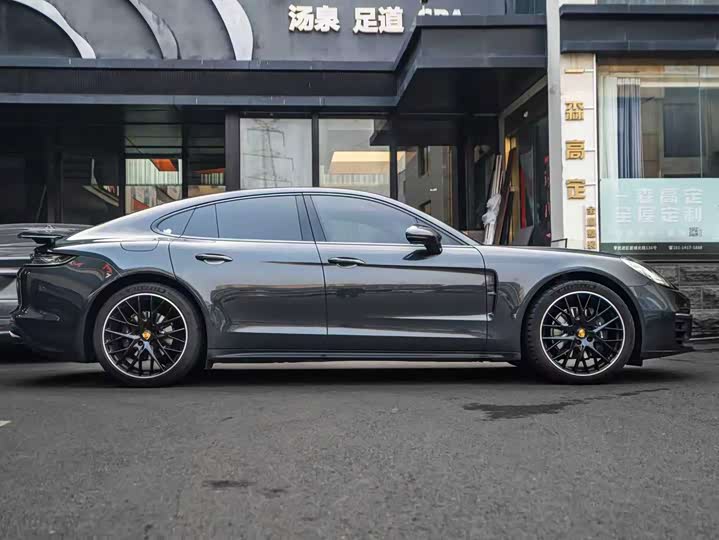 Фото 3 - Porsche Panamera