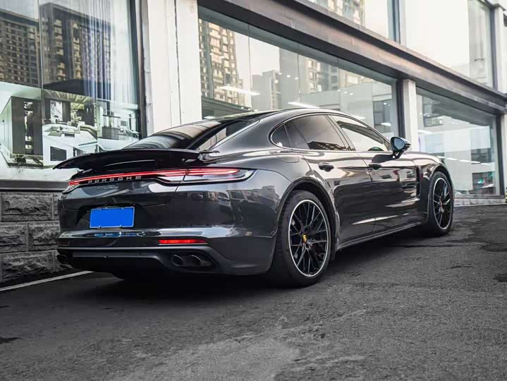 Фото 5 - Porsche Panamera