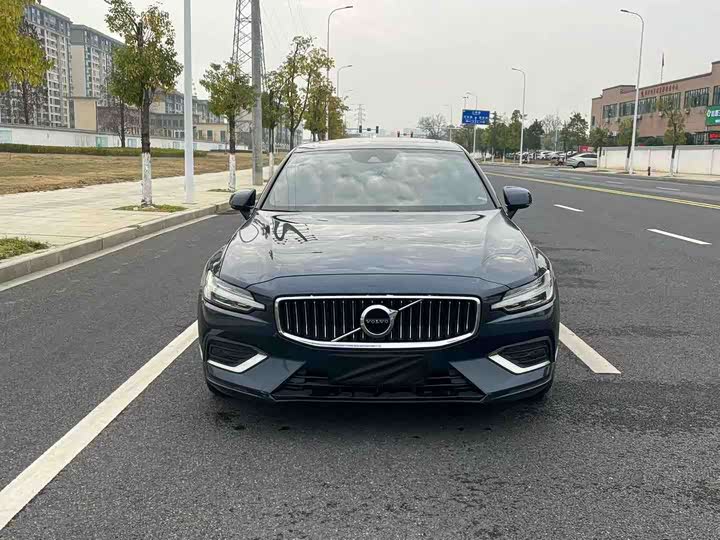 Фото 2 - Volvo S60