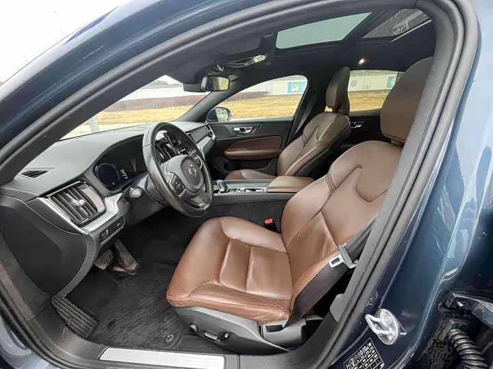 Фото 7 - Volvo S60