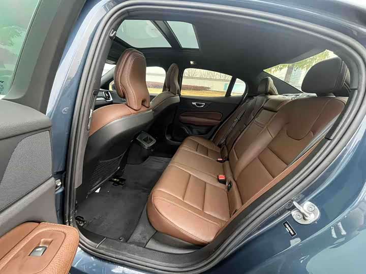 Фото 8 - Volvo S60