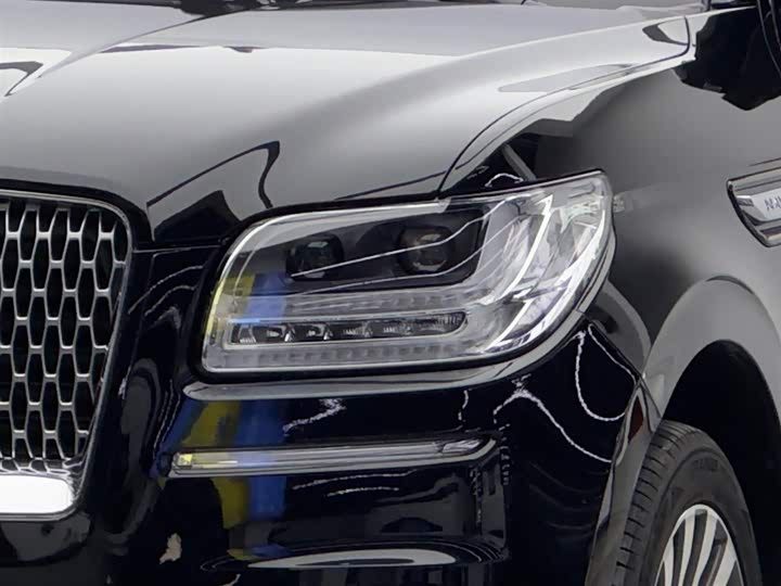 Фото 3 - Lincoln Navigator