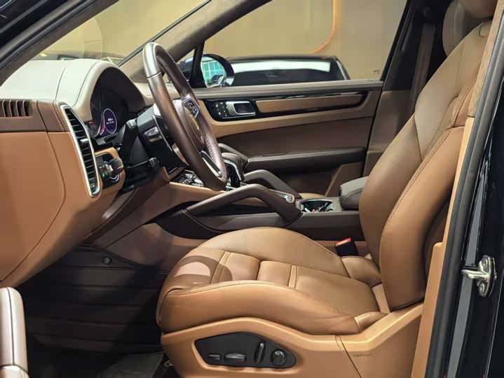 Фото 7 - Porsche Cayenne