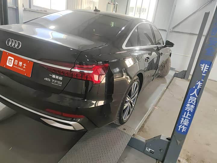 Фото 4 - Audi A6L