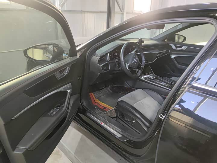 Фото 5 - Audi A6L