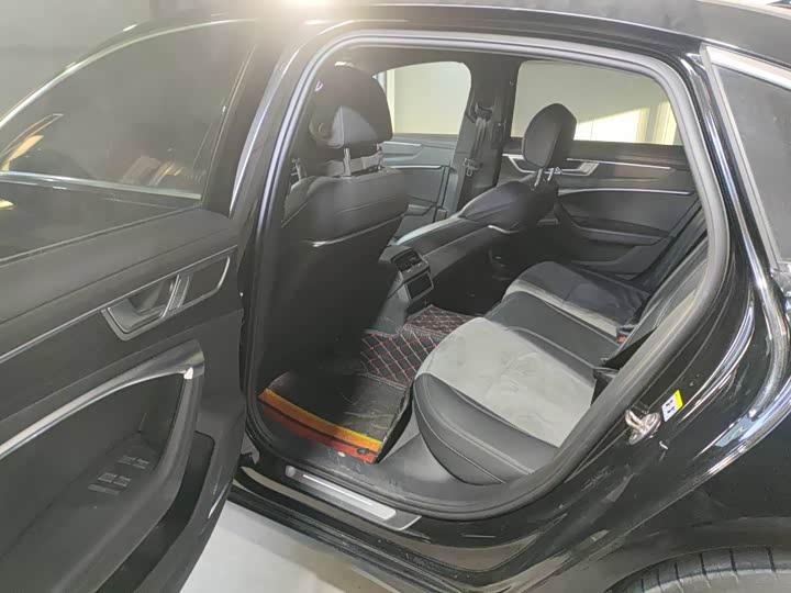 Фото 6 - Audi A6L