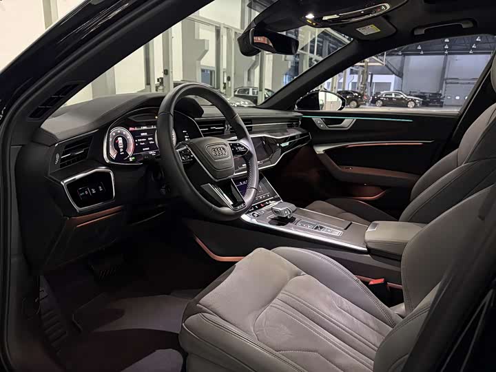 Фото 7 - Audi A6L