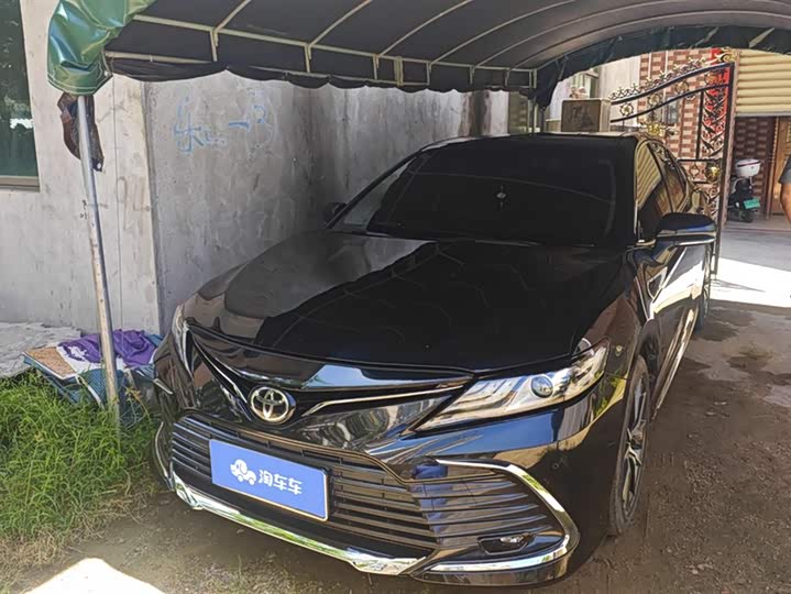 Фото 1 - Toyota Camry