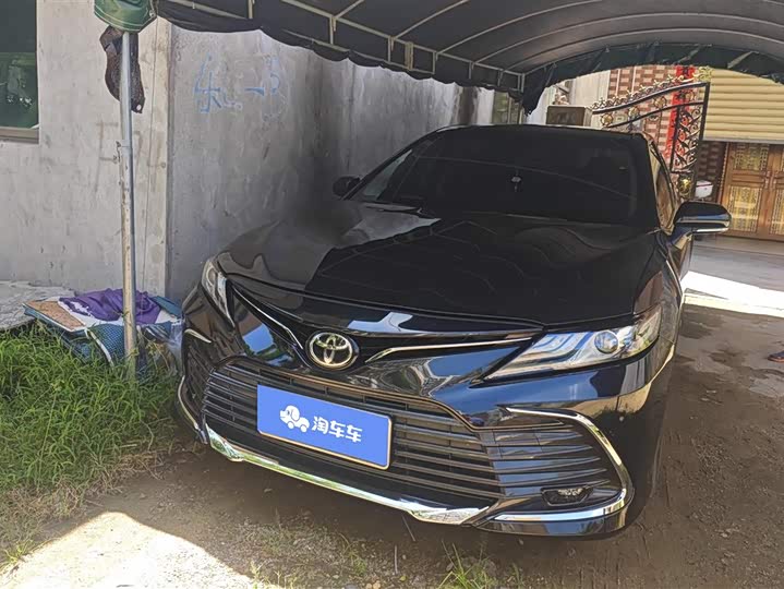 Фото 2 - Toyota Camry