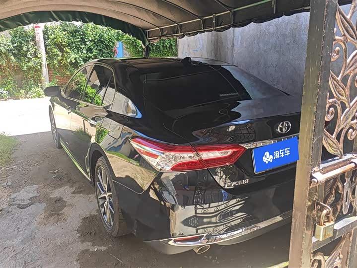 Фото 3 - Toyota Camry