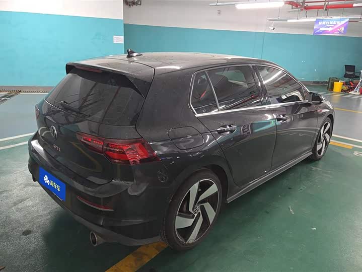 Фото 3 - Volkswagen Golf GTI