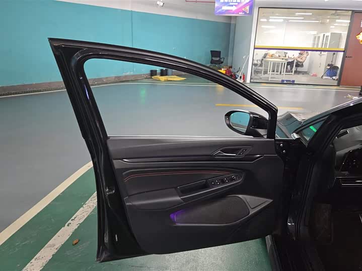 Фото 7 - Volkswagen Golf GTI