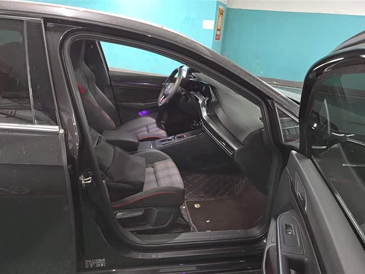 Фото 8 - Volkswagen Golf GTI