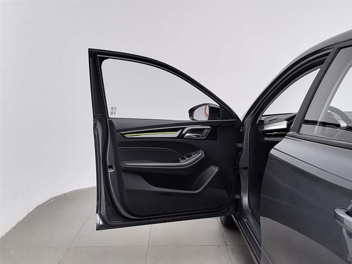 Фото 8 - Roewe i5