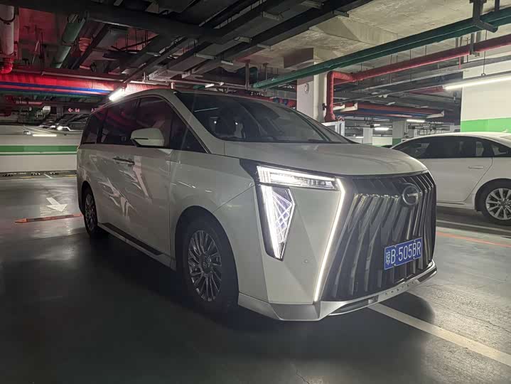 Фото 2 - GAC Trumpchi M8