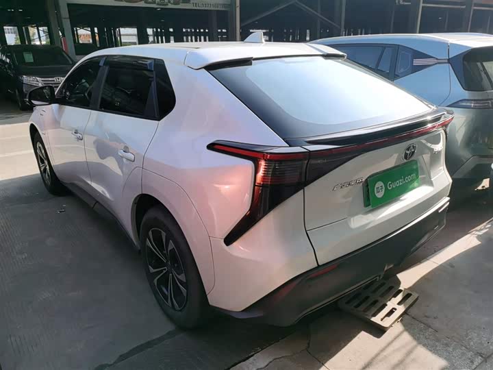 Фото 5 - Toyota bZ4X Platinum