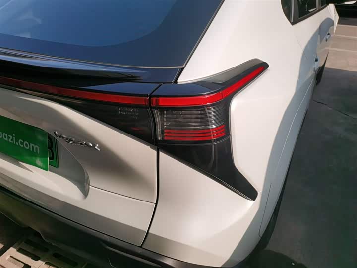 Фото 8 - Toyota bZ4X Platinum