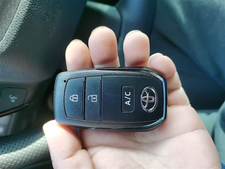 Фото 9 - Toyota bZ4X Platinum