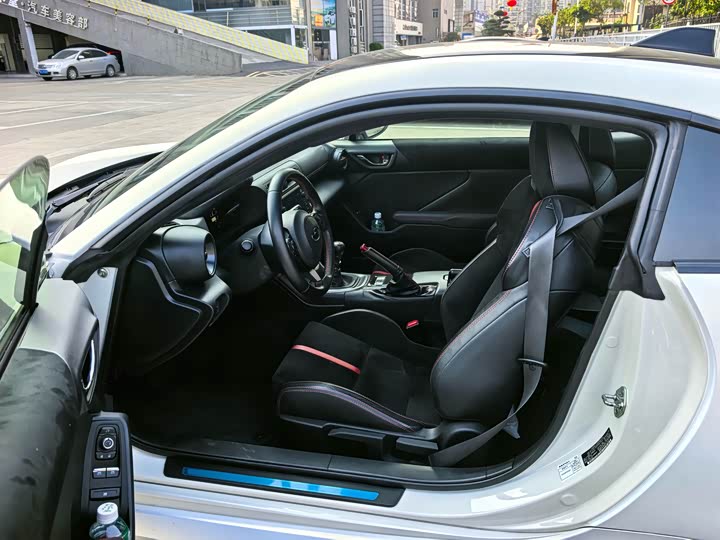 Фото 4 - Subaru BRZ