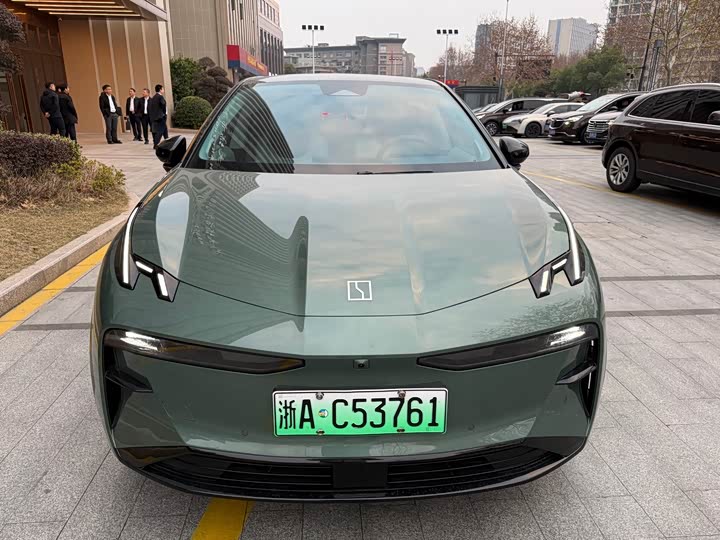 Фото 2 - Zeekr X