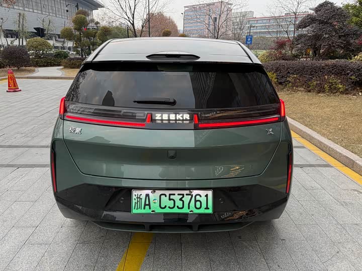 Фото 8 - Zeekr X