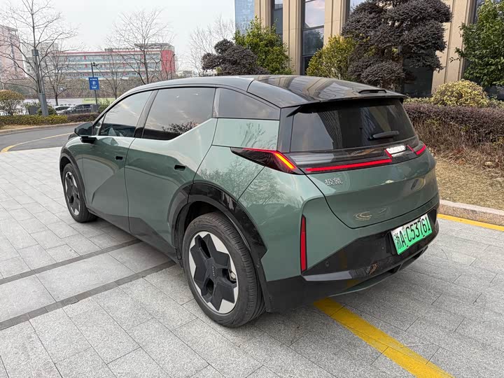 Фото 9 - Zeekr X