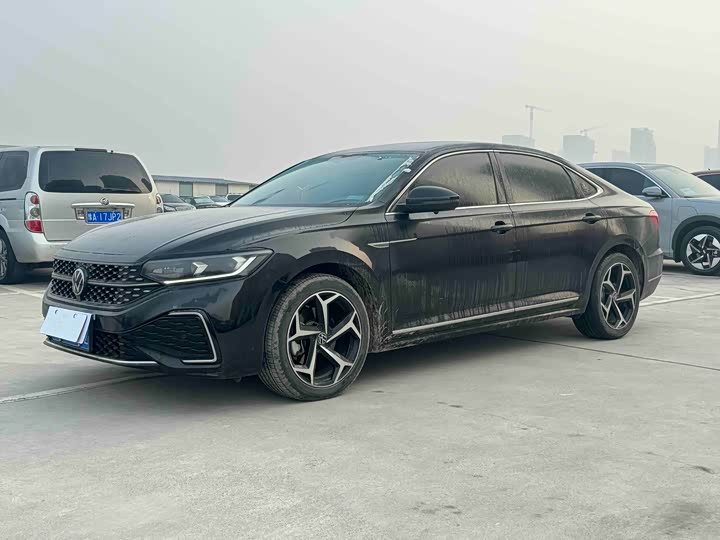 Фото 1 - Volkswagen Passat