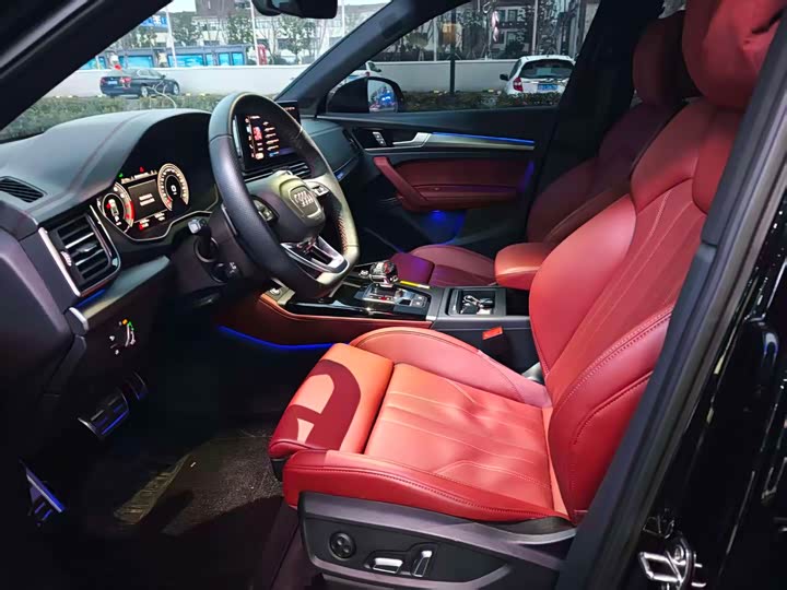 Фото 6 - Audi Q5L