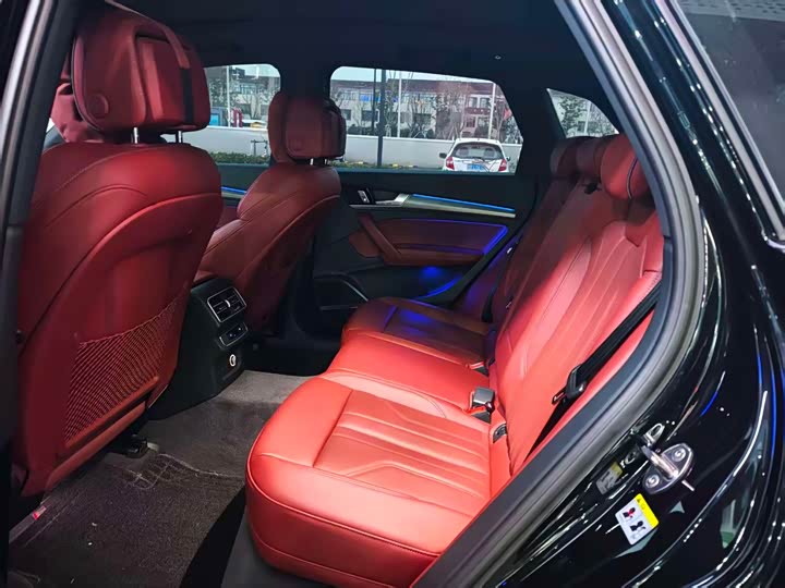 Фото 7 - Audi Q5L