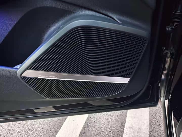 Фото 8 - Audi Q5L