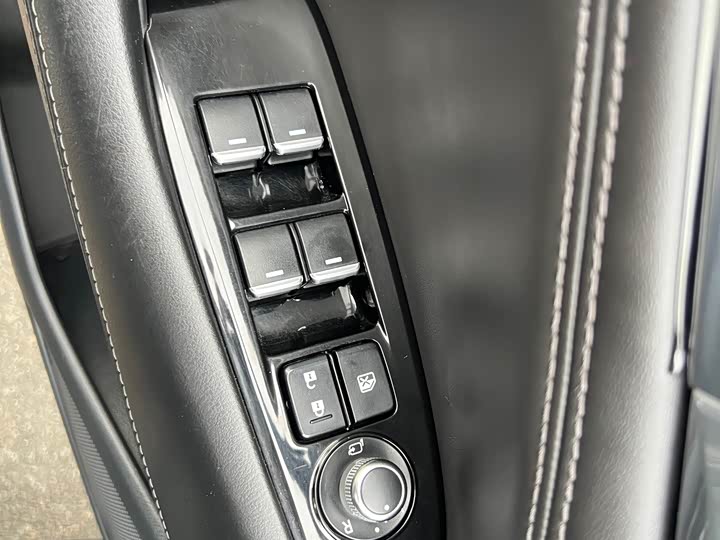 Фото 8 - Mazda Atenza