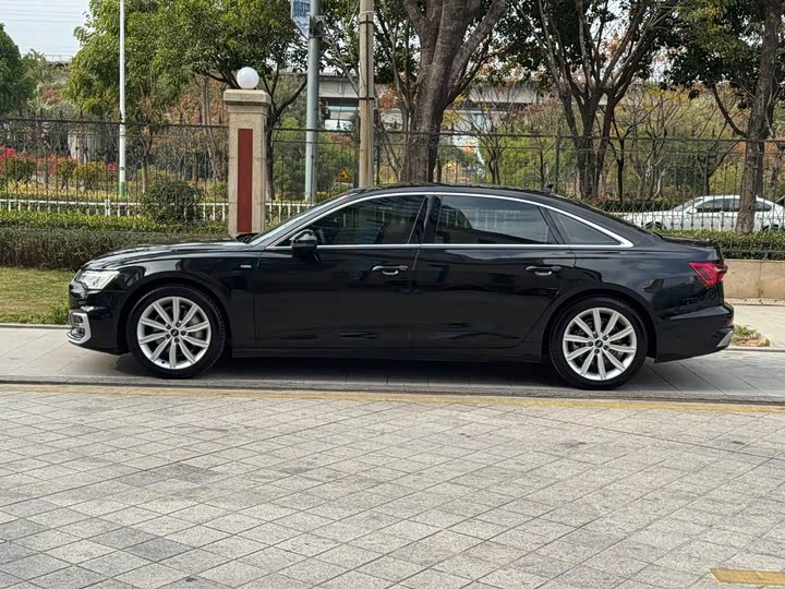 Фото 4 - Audi A6L